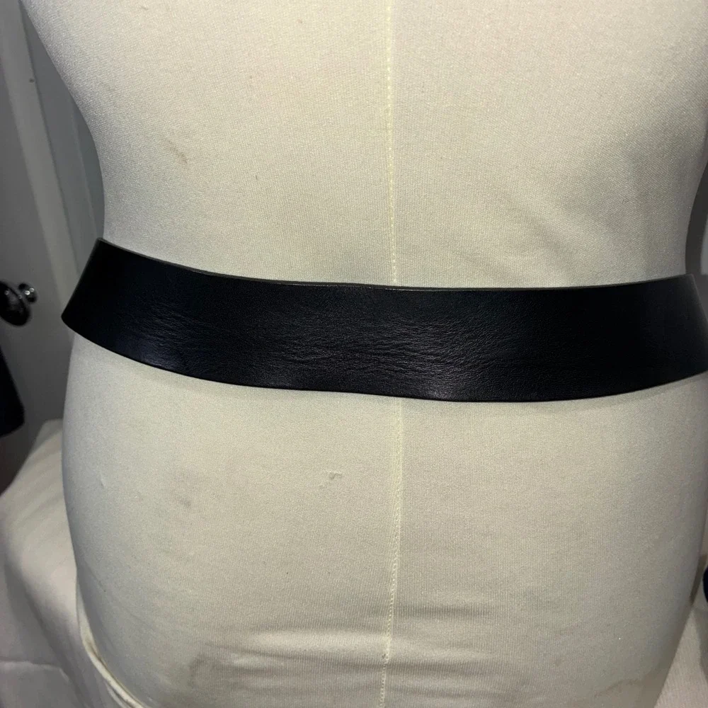 J Crew Single Prong Black Leather Belt Womens M Adjustable Classic Minimialistic - Picture 8 of 9